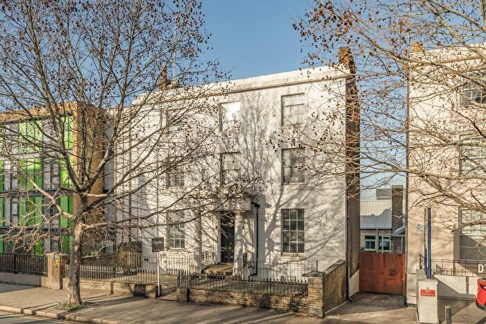 2 Bedroom Flat To Rent In Wandsworth Road, Clapham, SW8