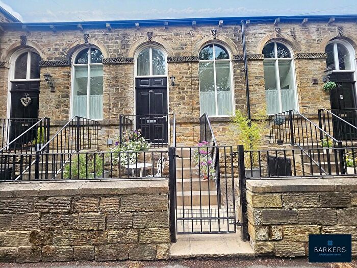 2 Bedroom Town House For Sale In Latham Lane, Gomersal, BD19