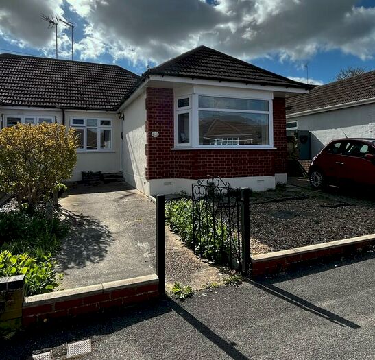 2 Bedroom Semi-Detached Bungalow To Rent In Meadow Way, Hockley, SS5