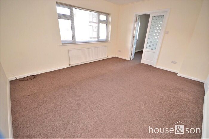 2 Bedroom Flat To Rent In Redhill Court, Portswood Drive, Bournemouth, BH10