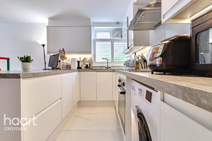 1 Bedroom Block Of Apartments For Sale In Nottingham Road, South Croydon, CR2