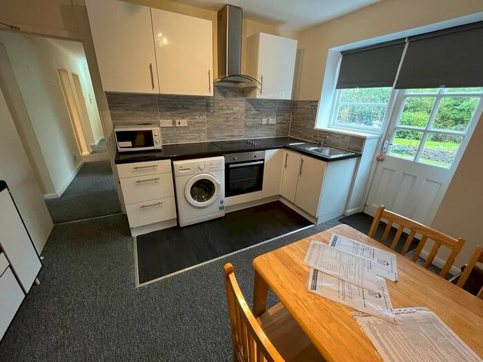 3 Bedroom Flat To Rent In Litchfield Court, Litchfield Way, Hampstead Garden Suburb, NW11