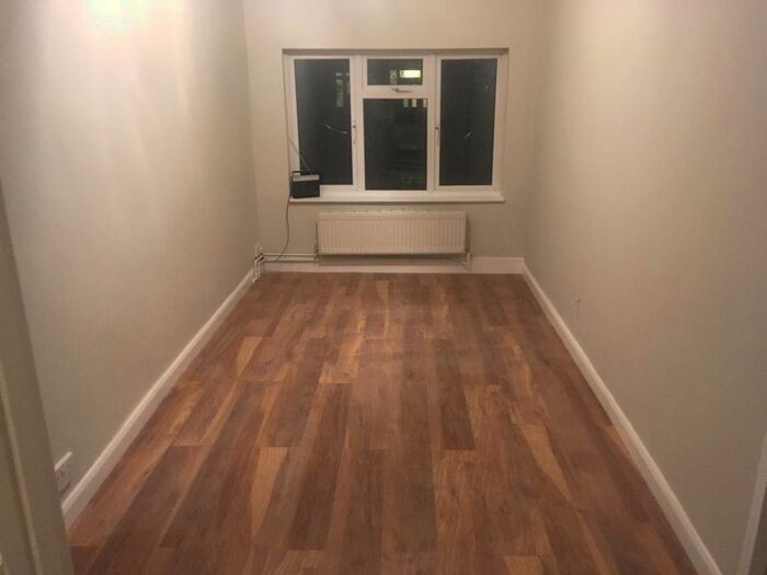 Studio To Rent In Very Near Highview Road Area, Ealing West, W13