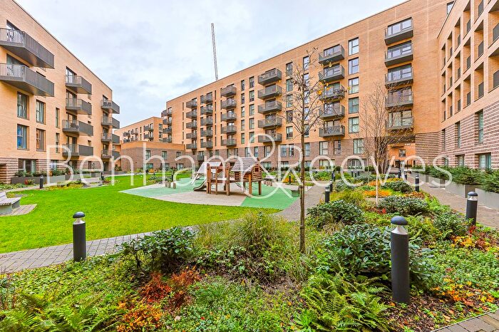 2 Bedroom Flat To Rent In Sparrowhawk Square, Hendon Waterside, NW9
