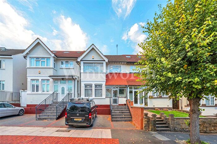4 Bedroom Semi Detached House To Rent In Montpelier Rise, London, NW11
