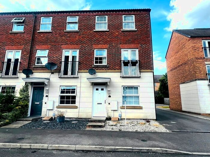 4 Bedroom Terraced House To Rent In Denbigh Avenue, Worksop, S81