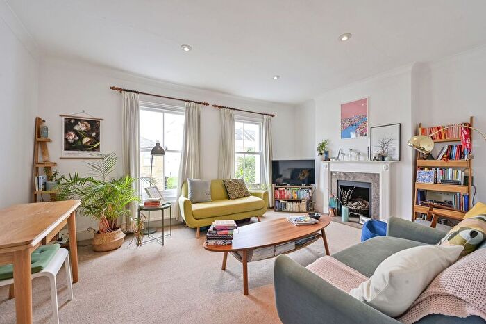 2 Bedroom Flat To Rent In Gladstone Road, Wimbledon, London, SW19