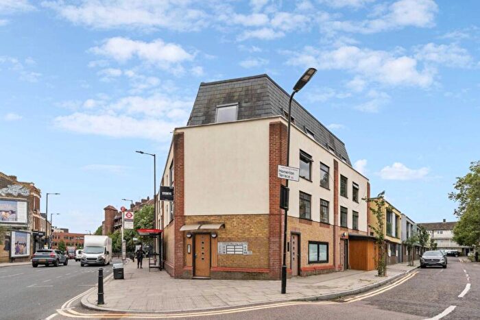 3 Bedroom Flat To Rent In Morning Lane, Hackney Central, E9