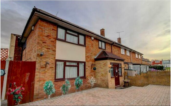 4 Bedroom House To Rent In Barstable West, Basildon, SS14