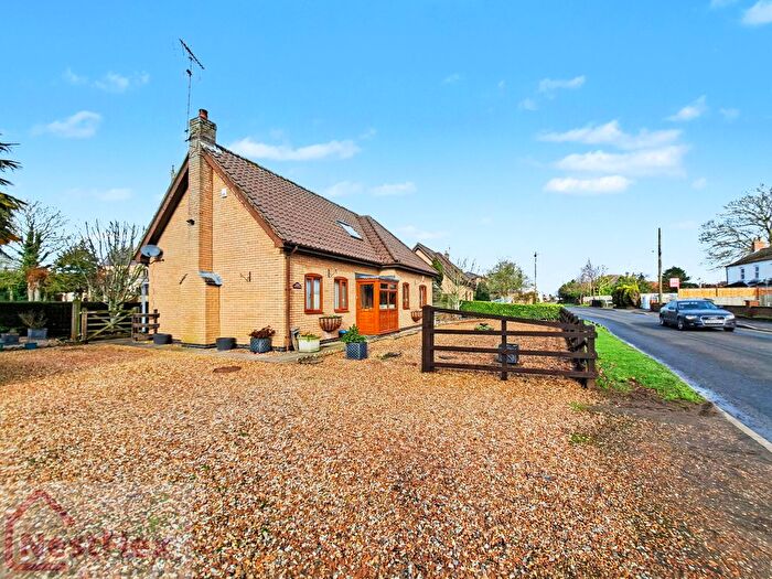 3 Bedroom Chalet For Sale In Church Gate, Whaplode, Spalding, PE12