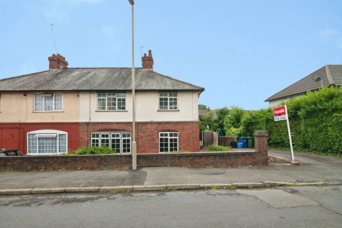 3 Bedroom Semi-Detached House For Sale In Parkhead Road, Dudley, DY2