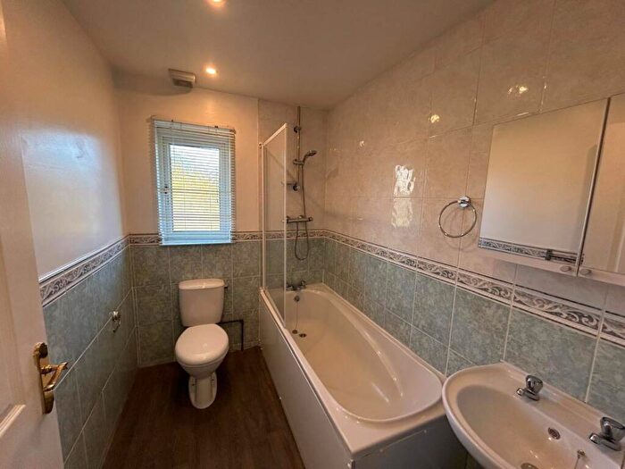 2 Bedroom Apartment To Rent In Rockingham Court, Barnsley, S71