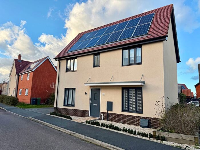 3 Bedroom Detached House For Sale In Robin Grove, Wymondham, NR18