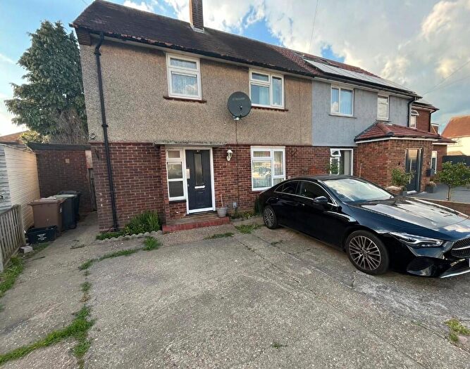 3 Bedroom Semi-Detached House To Rent In Northdrift Way, Luton, Bedfordshire, LU1