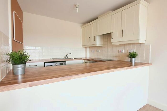 2 Bedroom Flat To Rent In Old Coach Road, Runcorn, WA7