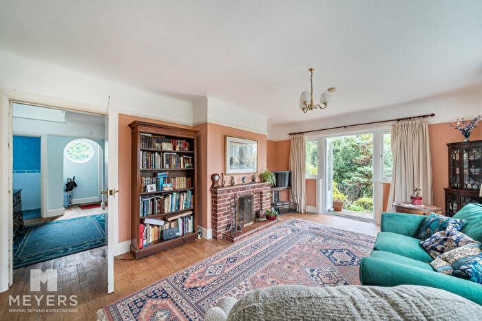 4 Bedroom Detached House For Sale In Higher Blandford Road, Broadstone, BH18 - Photo 6