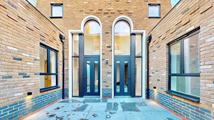 2 Bedroom Duplex To Rent In Hampton Road, London, E7