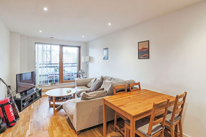 2 Bedroom Flat For Sale In Marsh Lane, Leeds, West Yorkshire, LS9