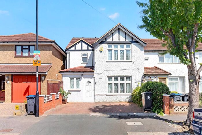 5 Bedroom Semi Detached House For Sale In Marden Road, Croydon, CR0
