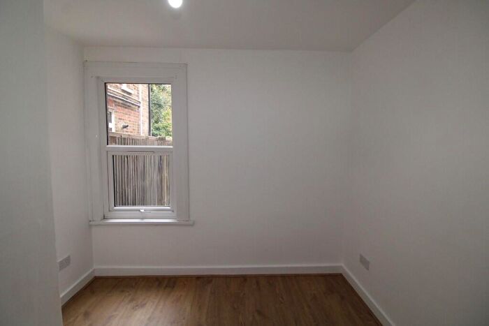 1 Bedroom Flat To Rent In Coppermill Lane, London, E17