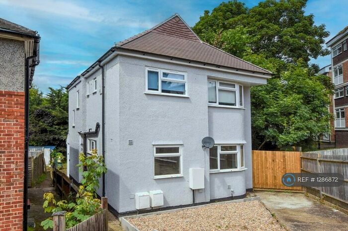 3 Bedroom Flat To Rent In Meadowview Road, London, SE6