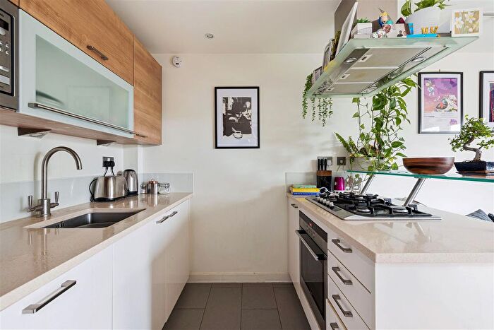 1 Bedroom Flat To Rent In Queen Mary Avenue, London, E18