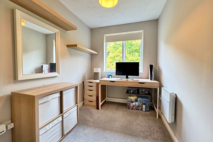 2 Bedroom Flat For Sale In Angelica Way, Whiteley, PO15