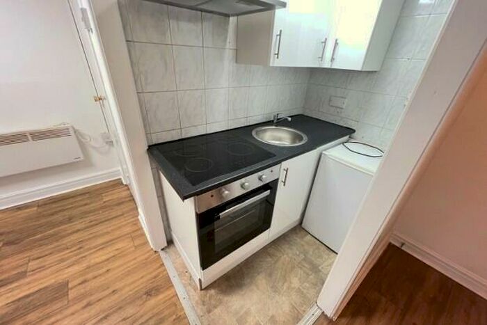 1 Bedroom Flat To Rent In Newport Road Cardiff, CF24