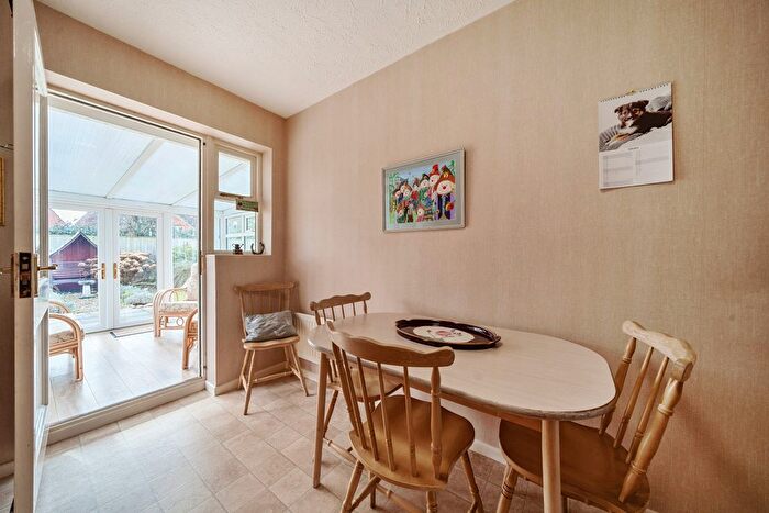 2 Bedroom Detached Bungalow For Sale In Nash Green, Staplegrove, Taunton, TA2