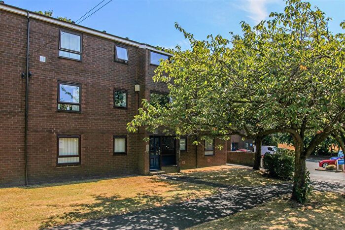 2 Bedroom Flat For Sale In Pildacre Brow, Ossett, WF5