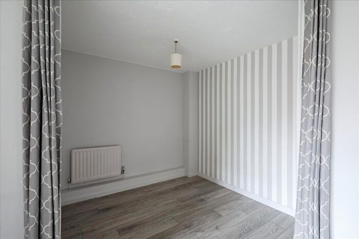 1 Bedroom Flat To Rent In Godolphin Place, Acton, W3