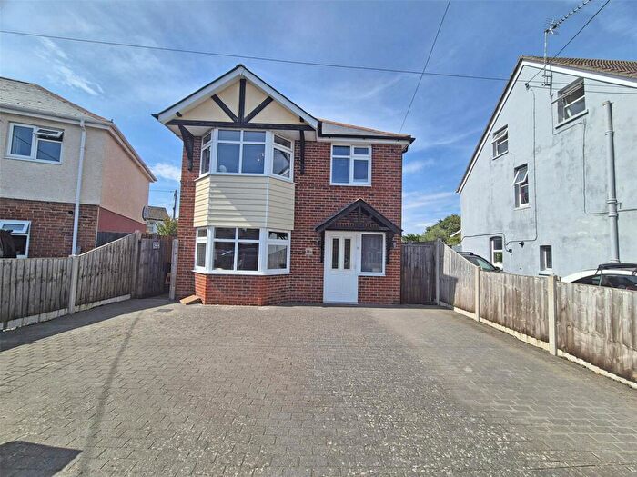 4 Bedroom Detached House For Sale In Compton Road, New Milton, Hampshire, BH25