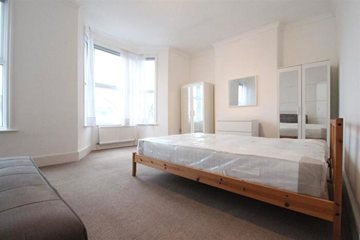 2 Bedroom Apartment To Rent In High Road Leytonstone, London, E11
