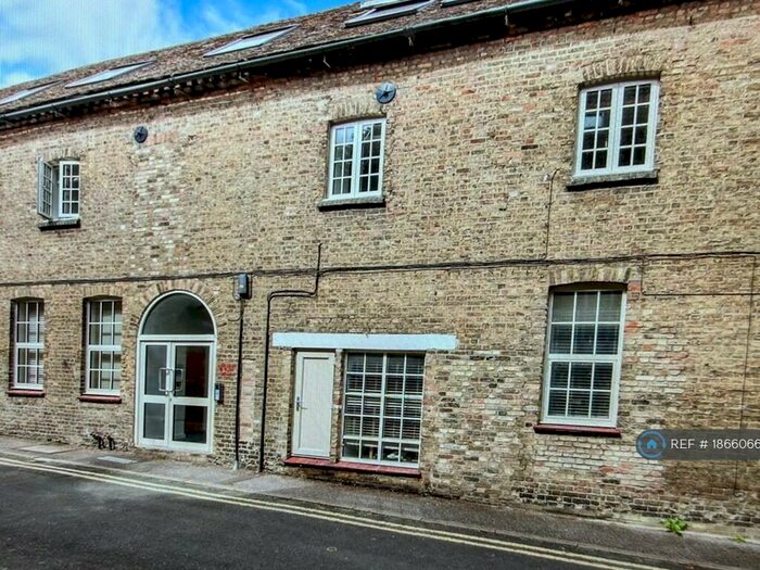 2 Bedroom Flat To Rent In Orchard House, Huntingdon, PE29