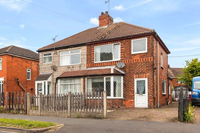 3 Bedroom Semi-Detached House For Sale In Lincoln Gardens, Scunthorpe, DN16