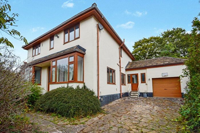 5 Bedroom Detached House For Sale In Barratts Road, Wakefield, West Yorkshire, WF1