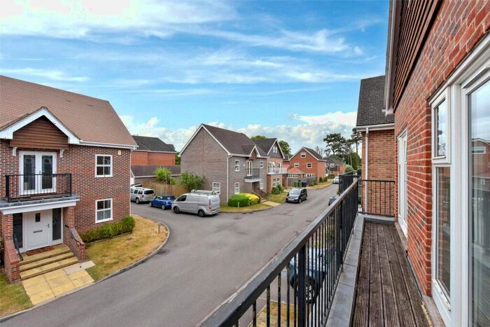 5 Bedroom Link Detached House For Sale In Pendenza, Cobham, Surrey, KT11