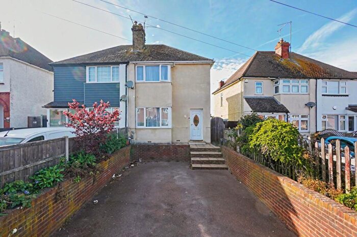 3 Bedroom Semi Detached House For Sale In Pump Lane, Rainham, ME8