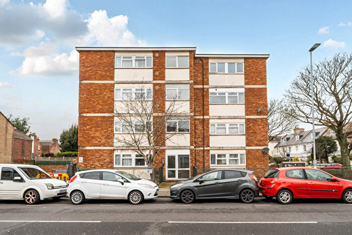 2 Bedroom Apartment For Sale In Lawrence Road, Southsea, PO5