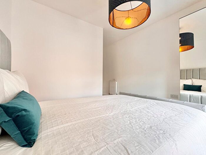 2 Bedroom Flat To Rent In Broomhill Avenue, Broomhill, Glasgow, G11