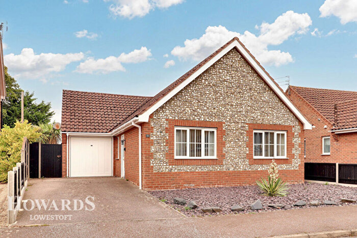 3 Bedroom Detached Bungalow For Sale In The Pastures, Lowestoft, NR32