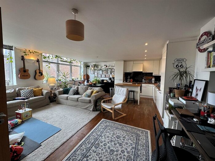 3 Bedroom Flat To Rent In Uxbridge Road, London, W5