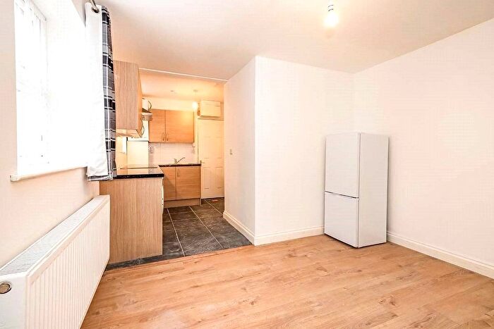 1 Bedroom Flat To Rent In St. Albans Road, Watford, Hertfordshire, WD24