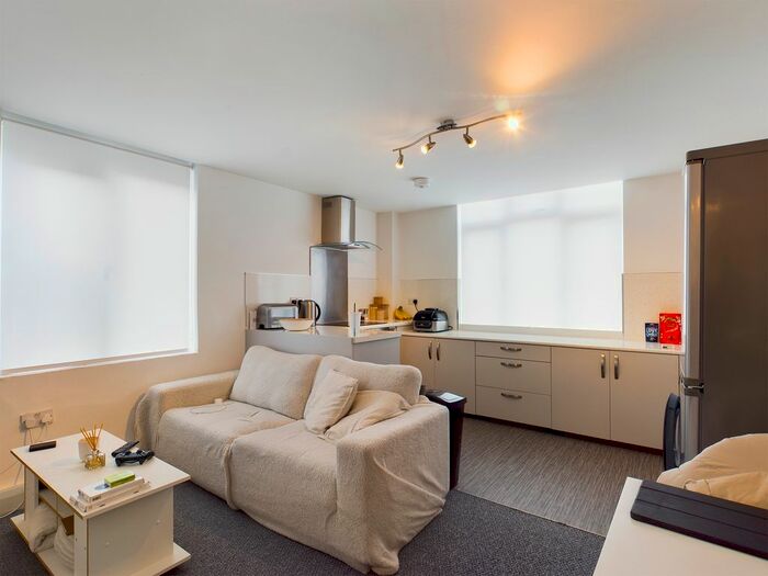 2 Bedroom Flat To Rent In Goring Road, Goring-By-Sea, BN12