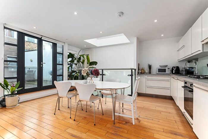 3 Bedroom End Of Terrace House To Rent In Bouton Place, London, N1