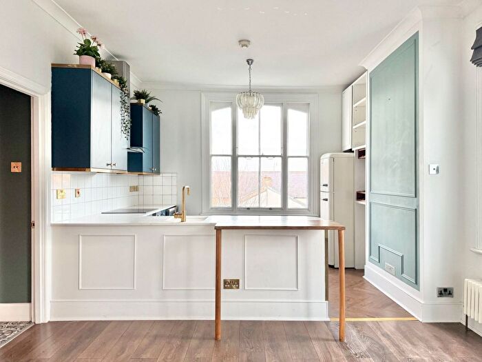 2 Bedroom Flat To Rent In Kings Road, Berkhamsted, HP4