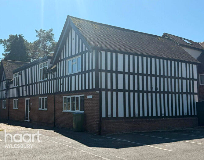 2 Bedroom Apartment For Sale In High Street, Aylesbury, HP22