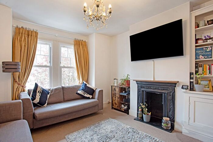 2 Bedroom Flat To Rent In Delia Street, London, SW18