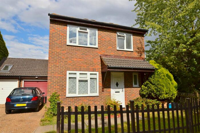 3 Bedroom Property To Rent In Hawley Close, Hampton, TW12