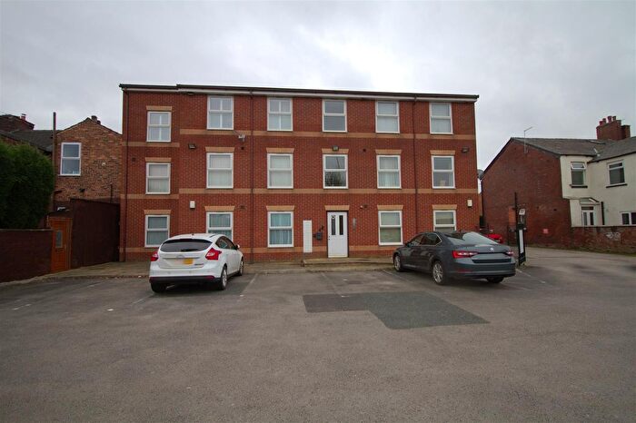2 Bedroom Flat To Rent In Denton Road, Audenshaw, Manchester, M34